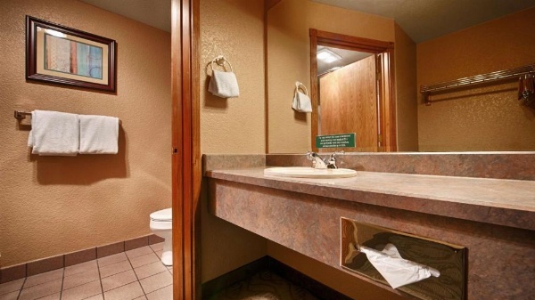 Best Western Plus Bayshore Inn image 15