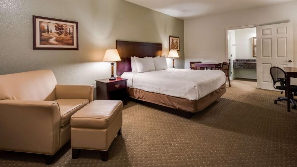 Best Western Plus Bayshore Inn image 18