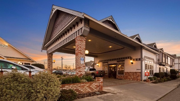 Best Western Plus Bayshore Inn image 2