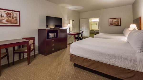Best Western Plus Bayshore Inn image 22