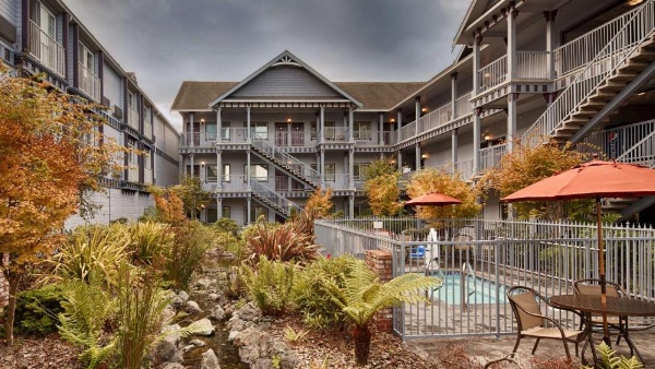 Best Western Plus Bayshore Inn image 25