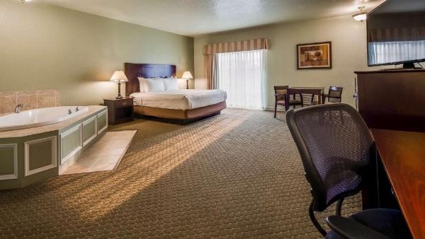 Best Western Plus Bayshore Inn image 28