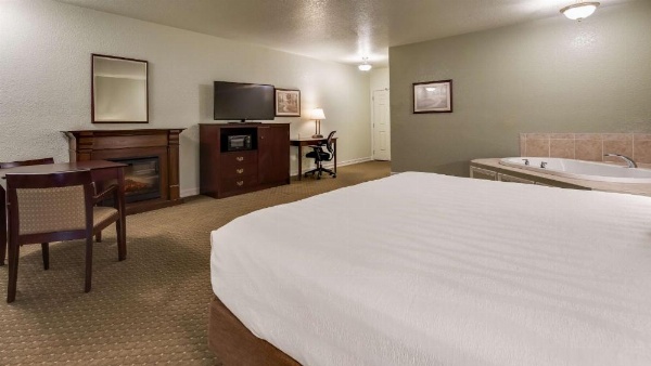 Best Western Plus Bayshore Inn image 30
